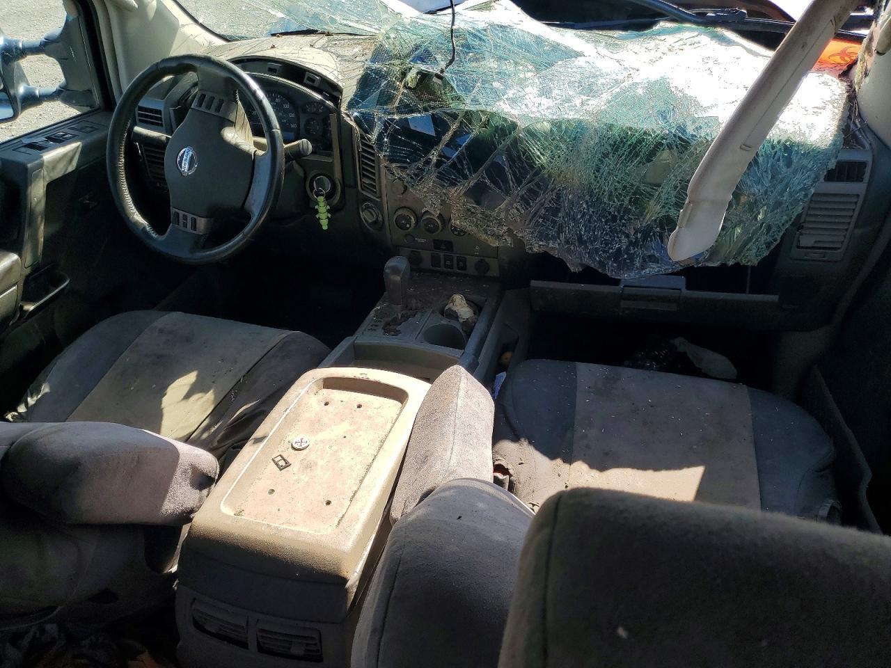 2004 Nissan Titan XE