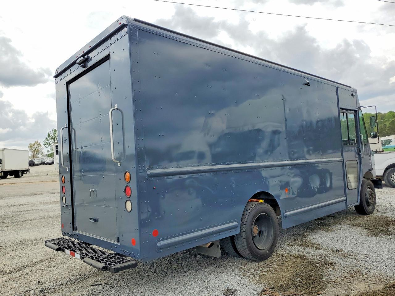 2021 Freightliner MT45G Chassis Delivery Truck
