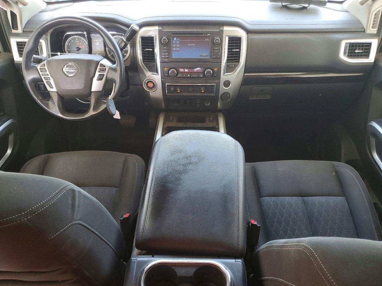 2017 Nissan Titan SV