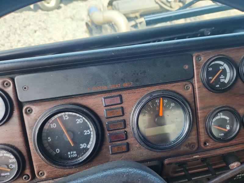 1999 Freigliner 1999 Freightliner Fld120 Semi Truck