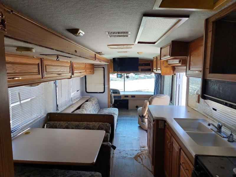 1999 Freightliner Chassis x Line Motor Home