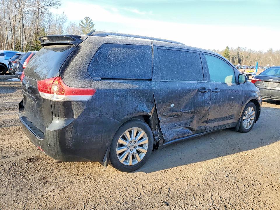 2011 Toyota Sienna-v6