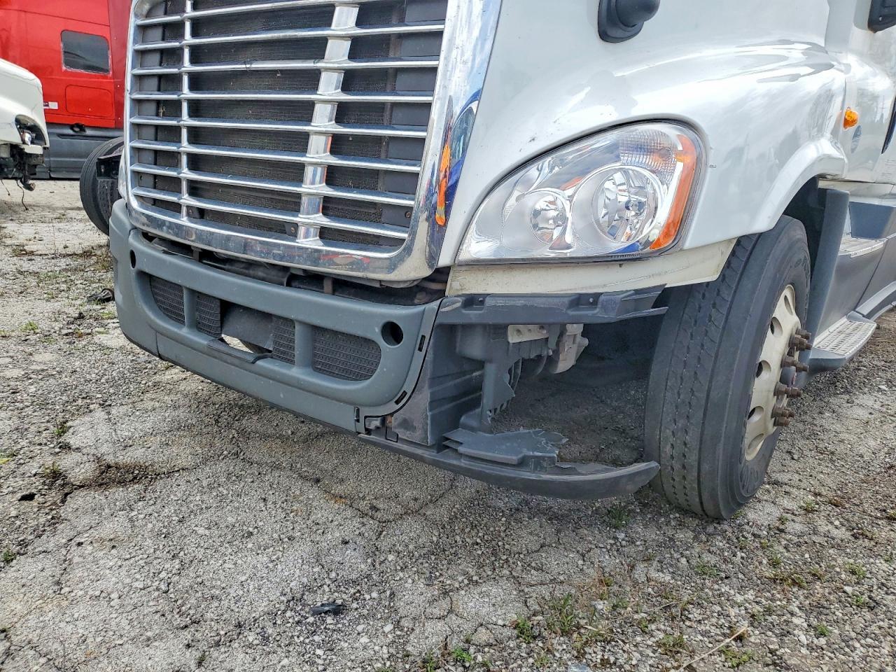 2016 Freightliner Cascadia 125 Semi Truck