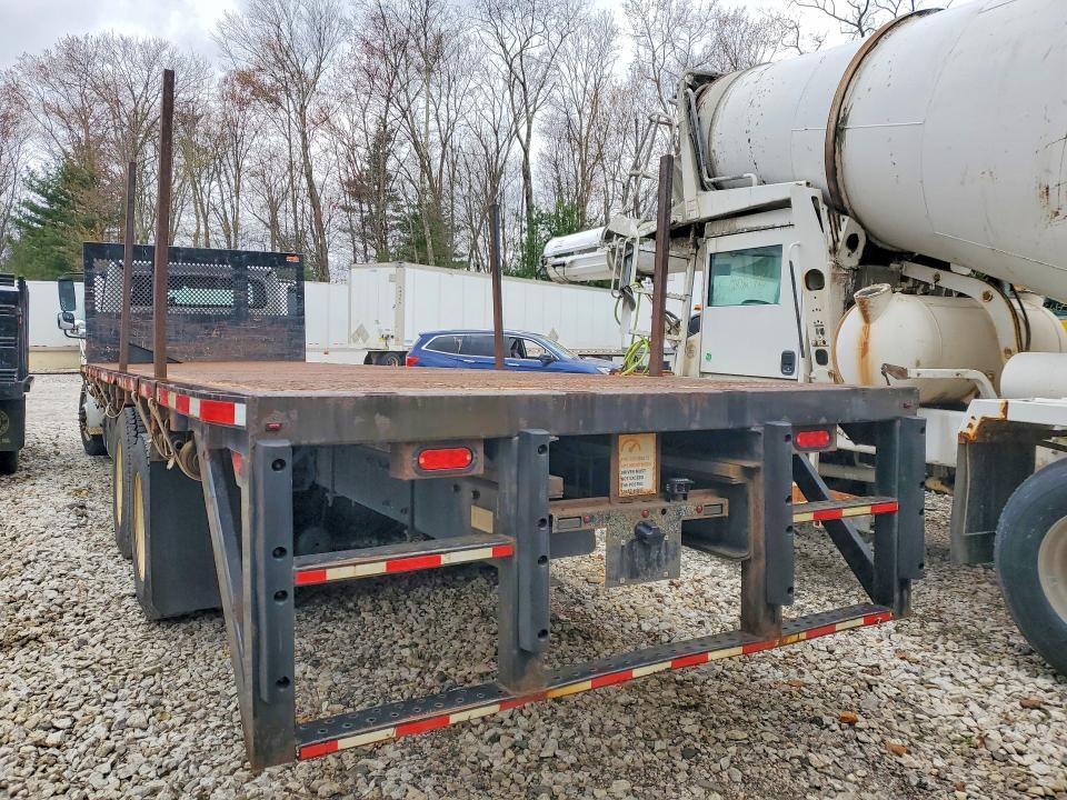 2020 Freightliner Business Class M2 Flatbed Truck