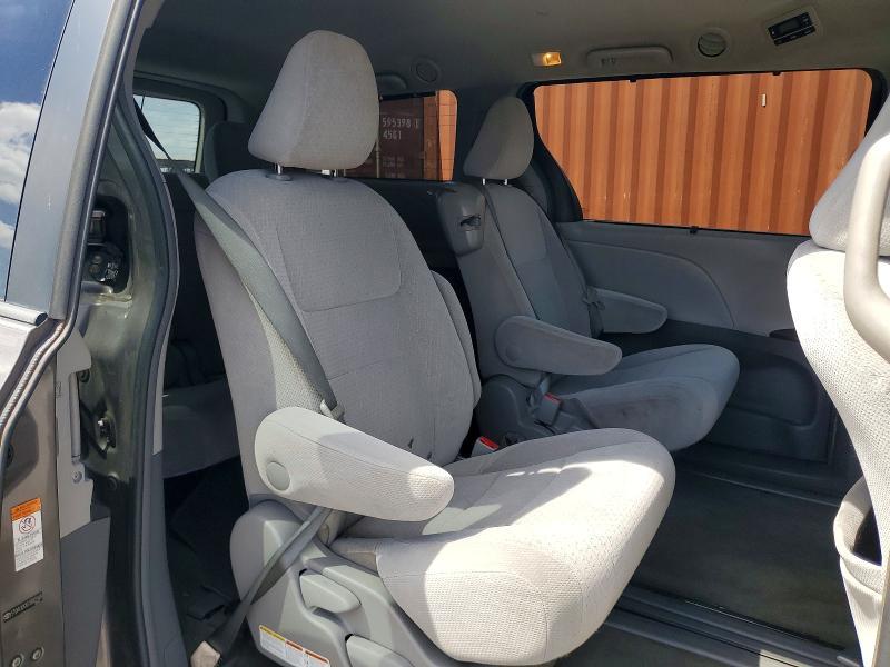 2015 Toyota Sienna le