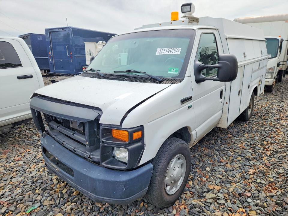 2014 Ford Econoline E350 Super Duty Cutaway Van
