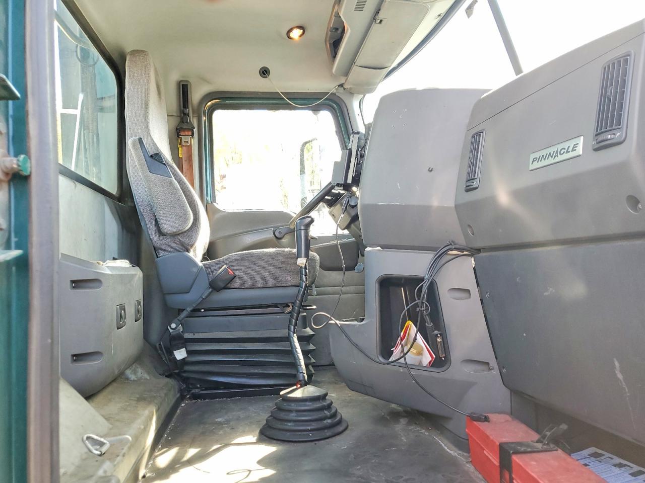 2016 Mack 600 CXU600-Semi Truck