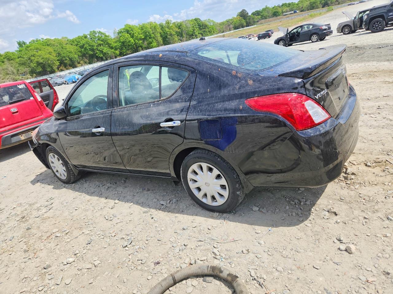 2018 Nissan Versa sv