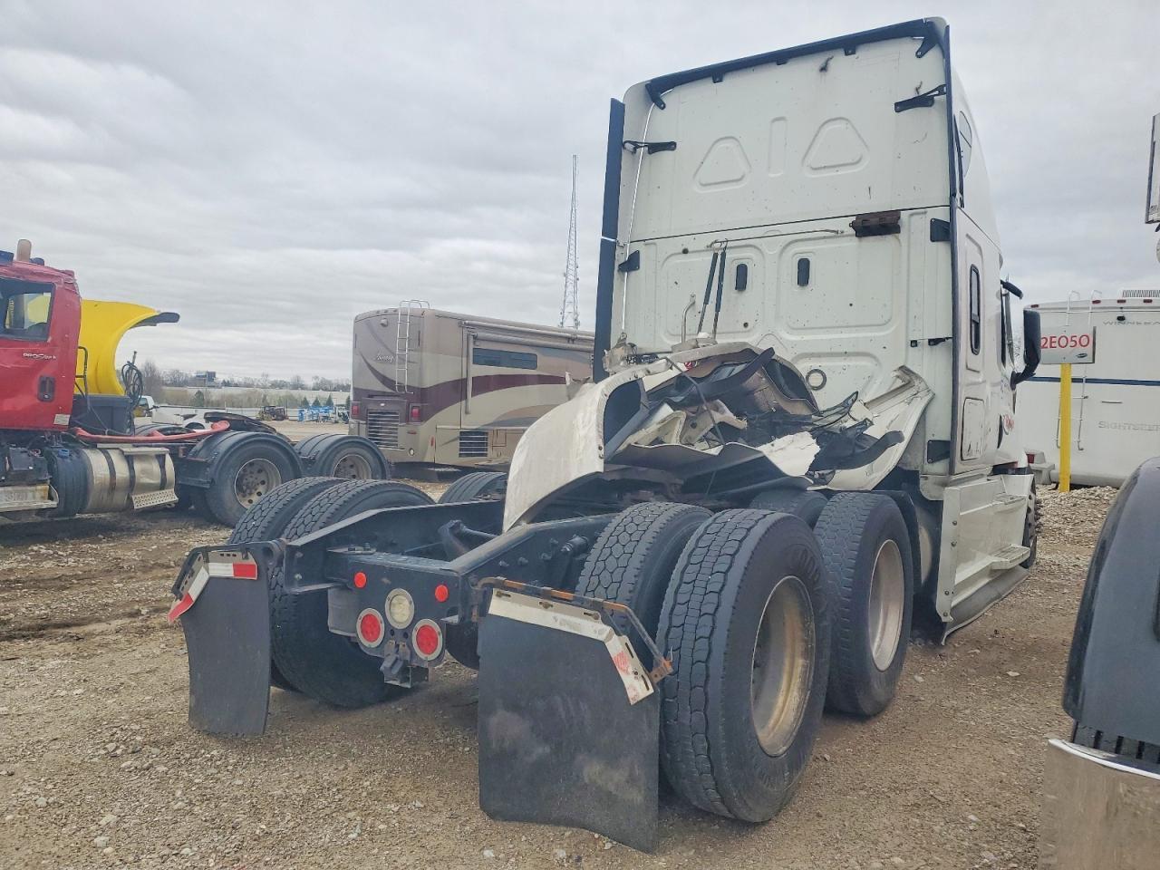 2020 Freigliner 2020 Freightliner Cascadia 126 Semi Truck