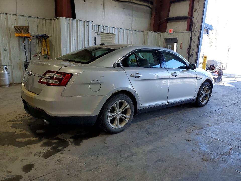 2015 Ford Taurus se