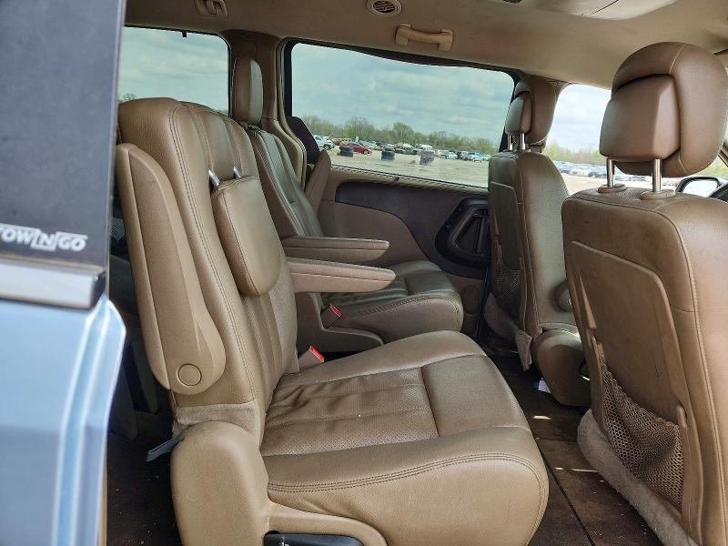 2013 Chrysler Town & Country Touring l