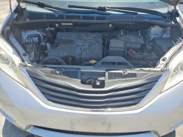2012 Toyota Sienna le