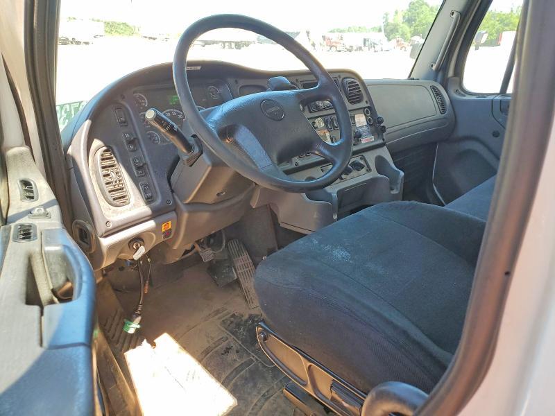 2017 Freightliner Business Class M2 BOX Truck