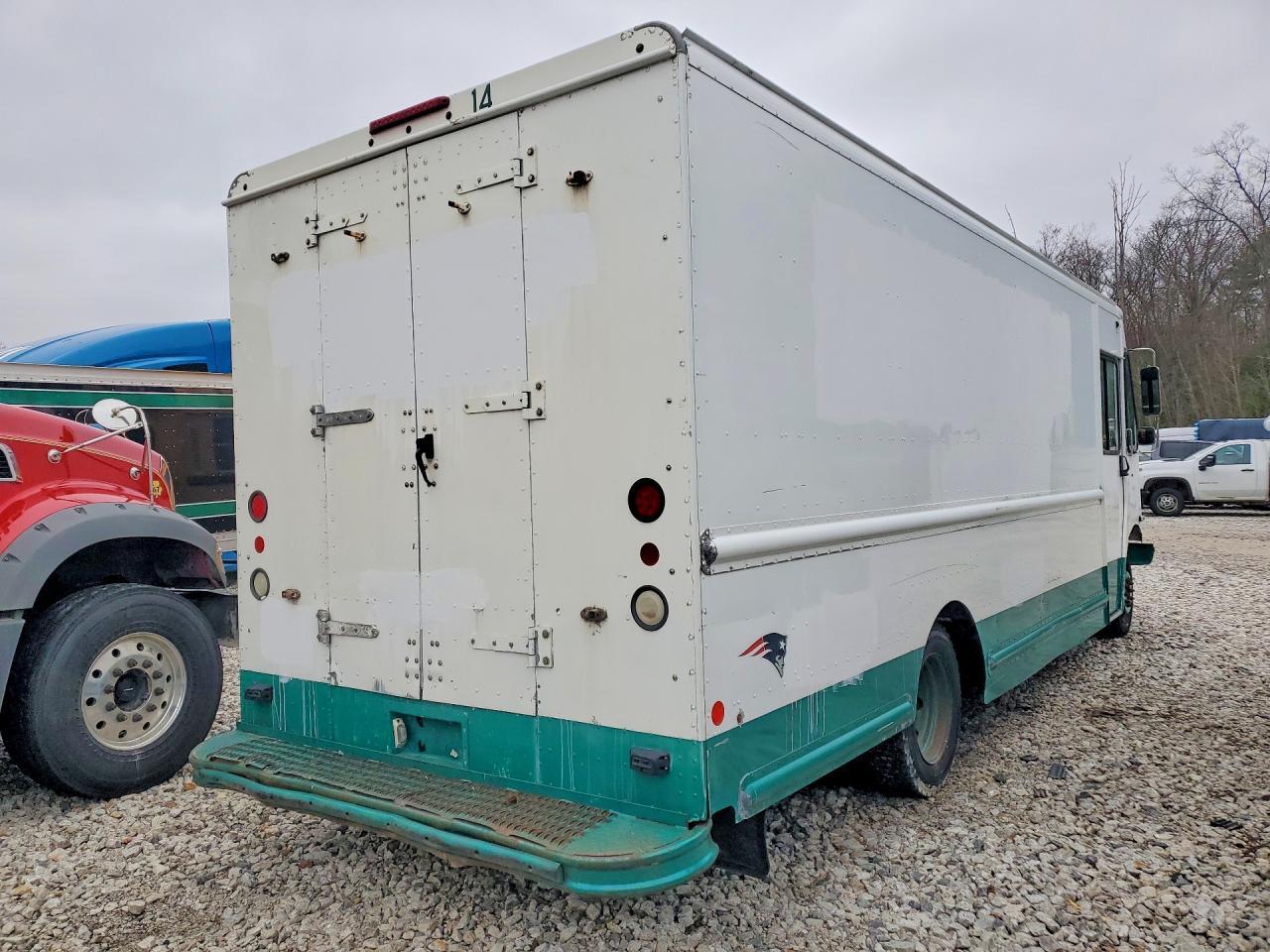 2009 Workhorse Custom Chassis W42 Delivery Truck