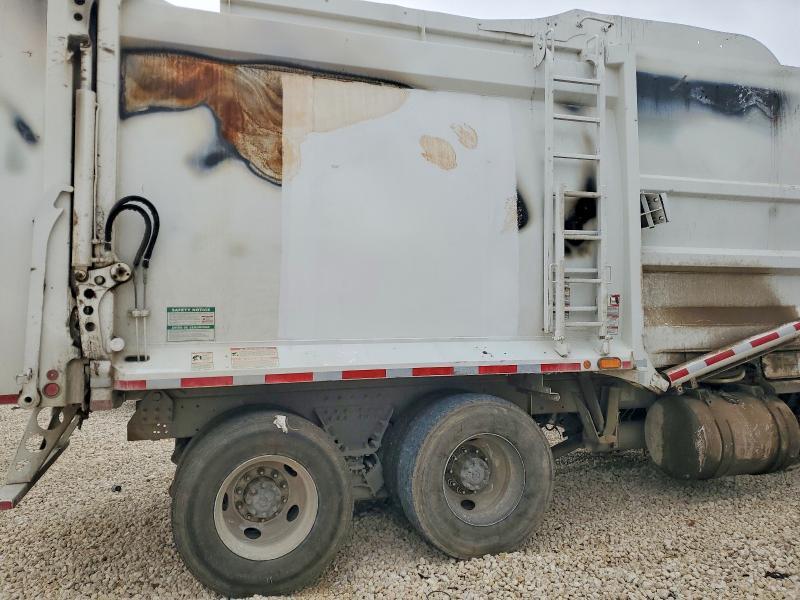 2018 Peterbilt 520 Refuse Truck