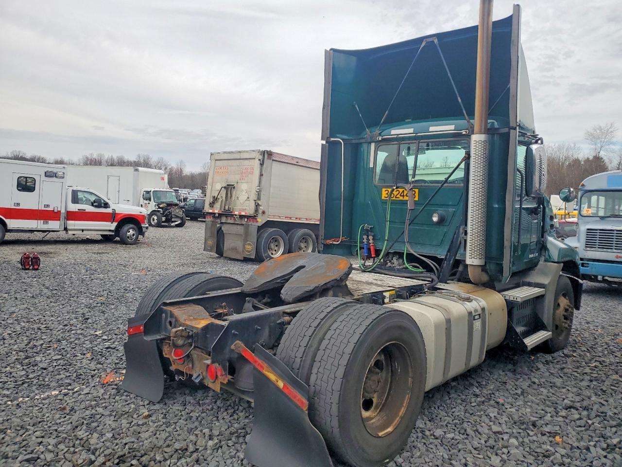 2017 Mack CXU612 Semi Truck