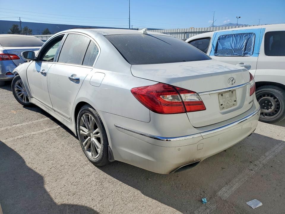 2013 Hyundai Genesis 3