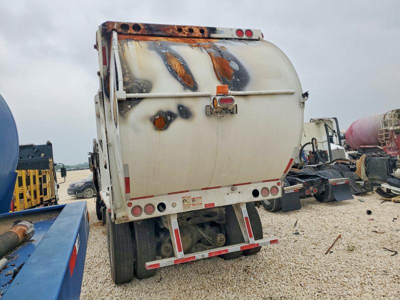 2018 Peterbilt 520 Refuse Truck