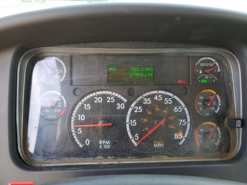 2016 Freigliner 2016 Freightliner Business Class M2 Flatbed Truck