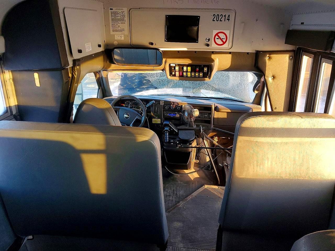 2010 Chev Express Cutaway G3500
