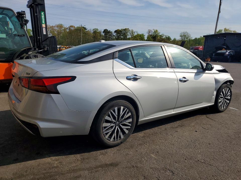 2024 Nissan Altima sv