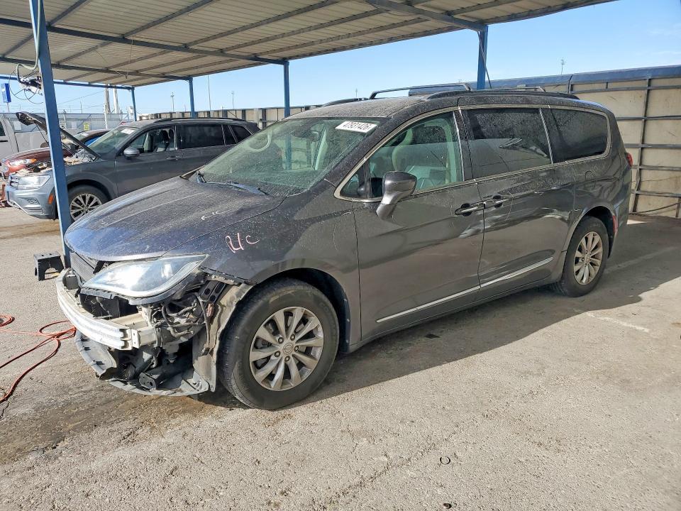 2017 Chrysler Pacifica Touring l