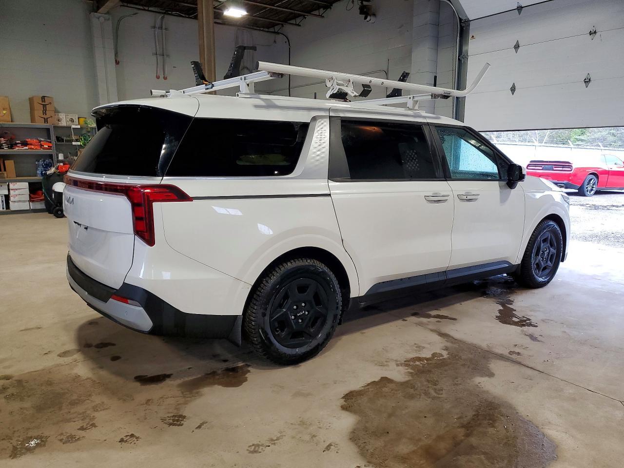 2025 KIA Carnival LX