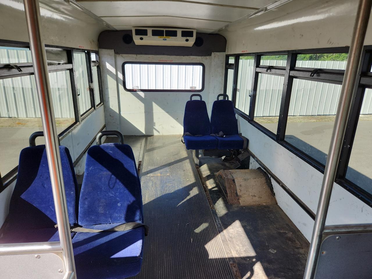 2014 Ford Econoline E450 Super Duty Cutaway Van