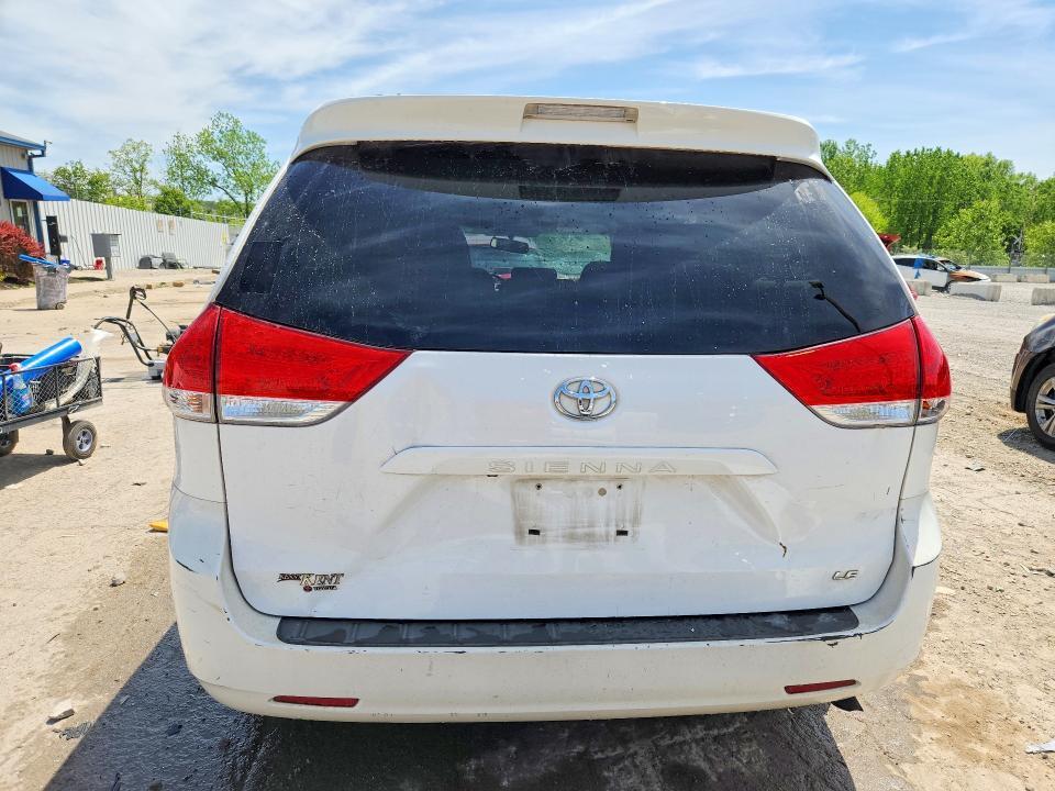 2013 Toyota Sienna le