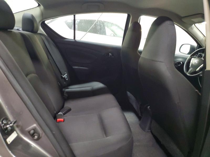 2015 Nissan Versa 1.6 s Plus