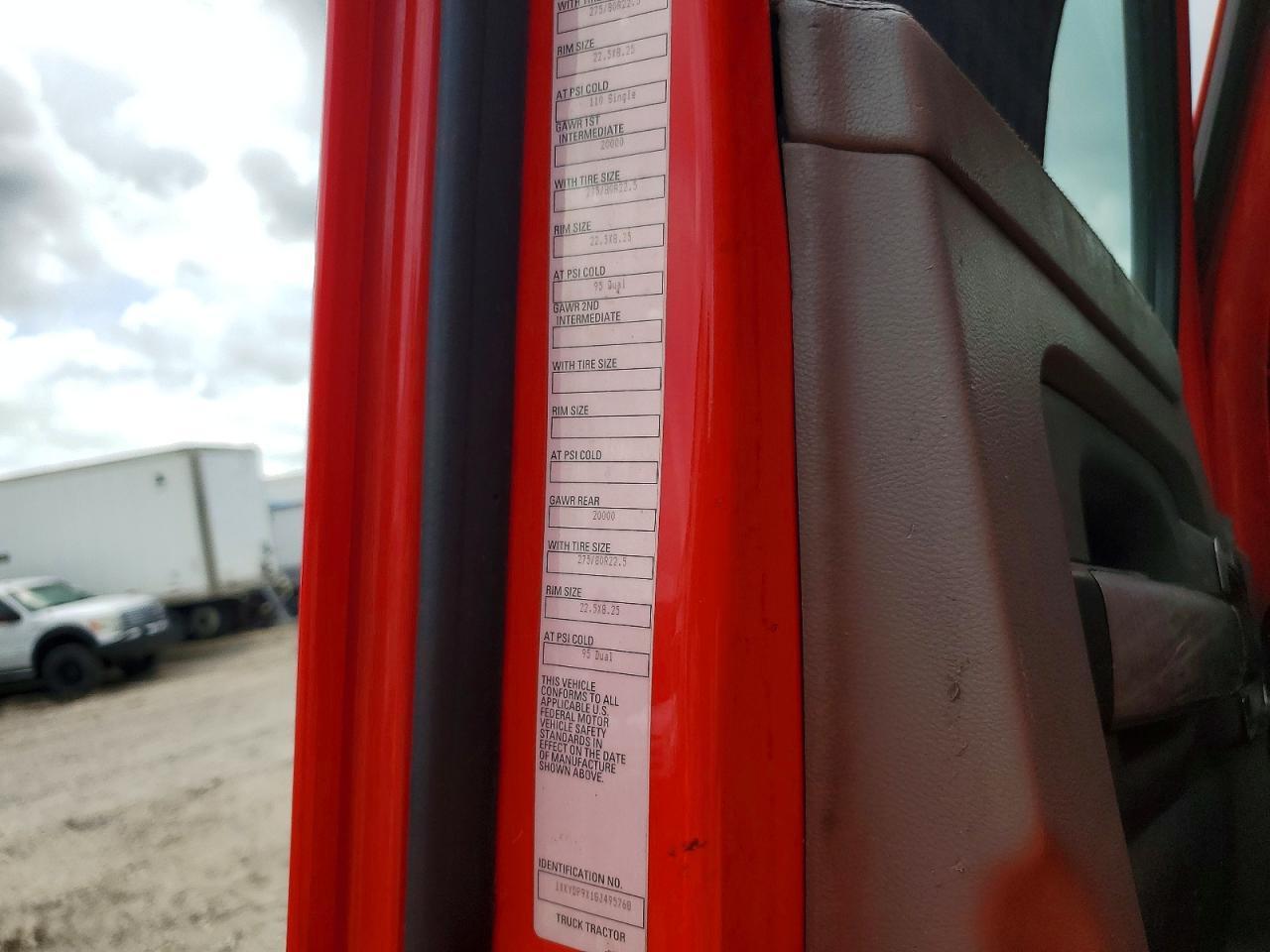 2016 Kenworth T680 Semi Truck