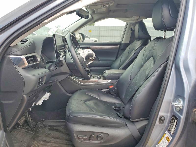 2022 Toyota Highlander Platinum