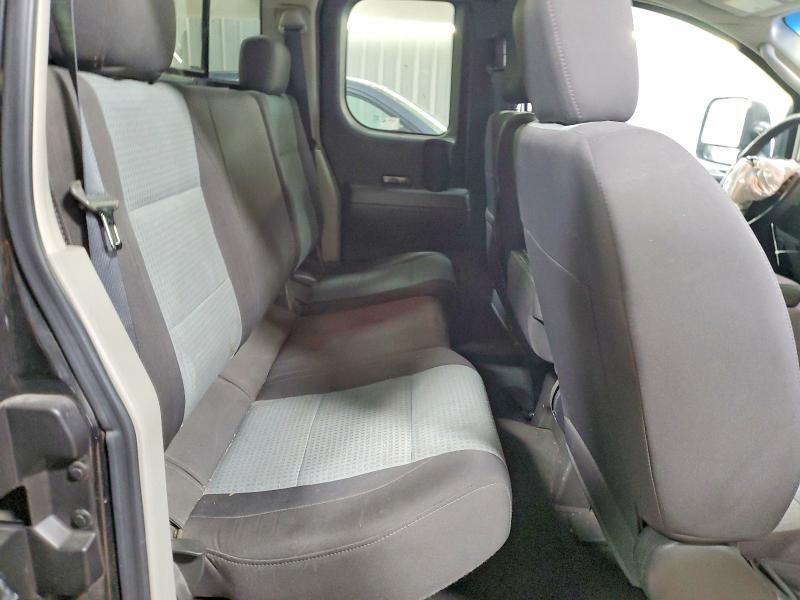 2004 Nissan Titan XE