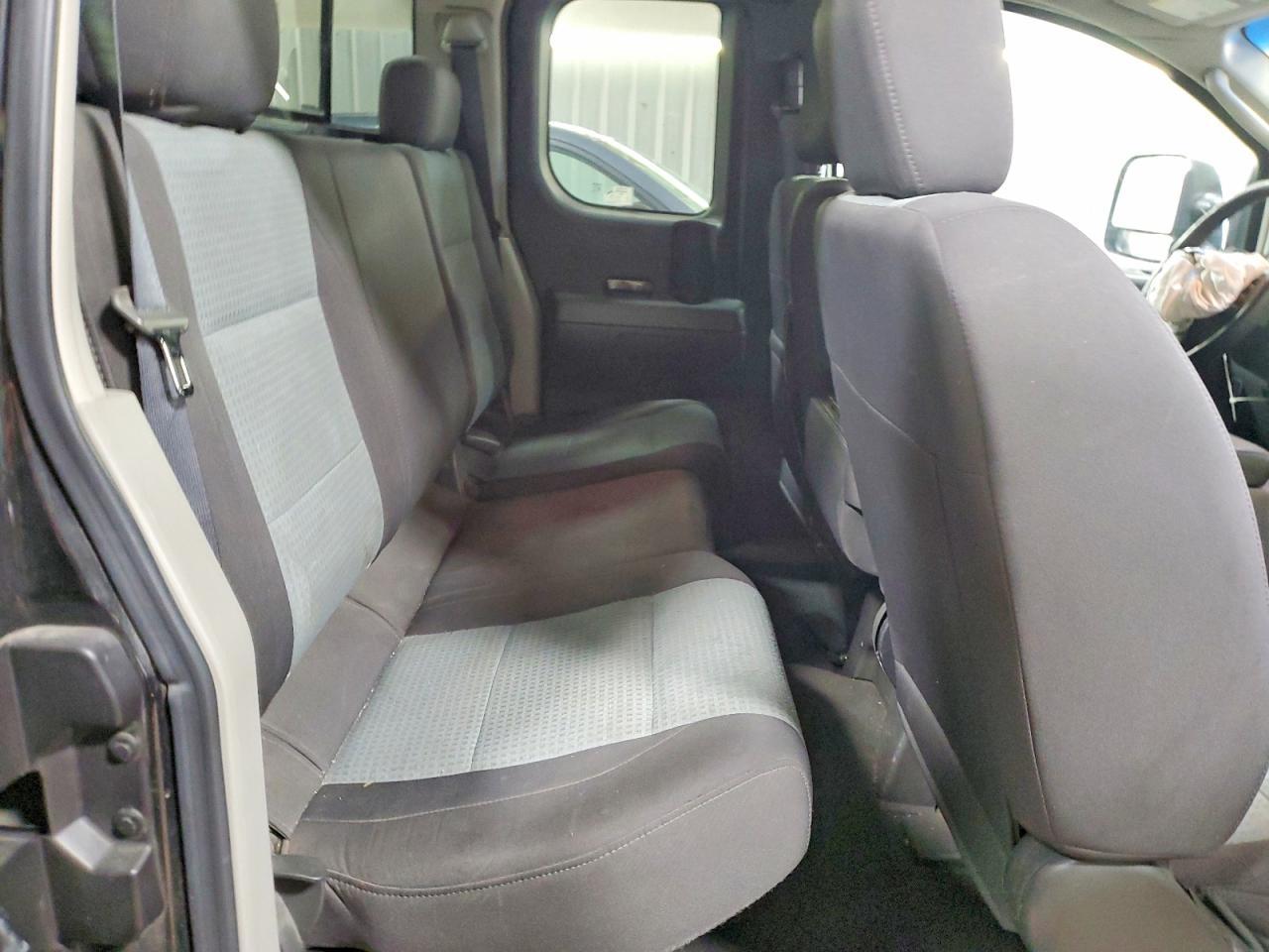 2004 Nissan Titan XE