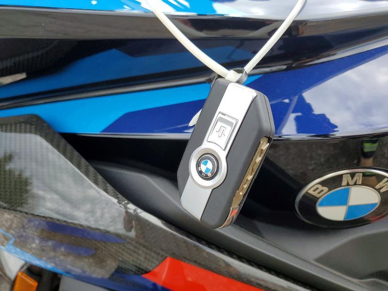 2025 BMW M1000XR