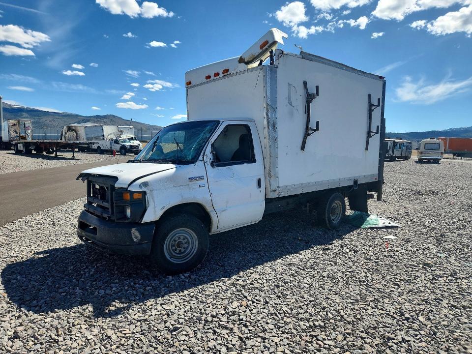 2012 Ford Econoline E350 Super Duty Cutaway Van