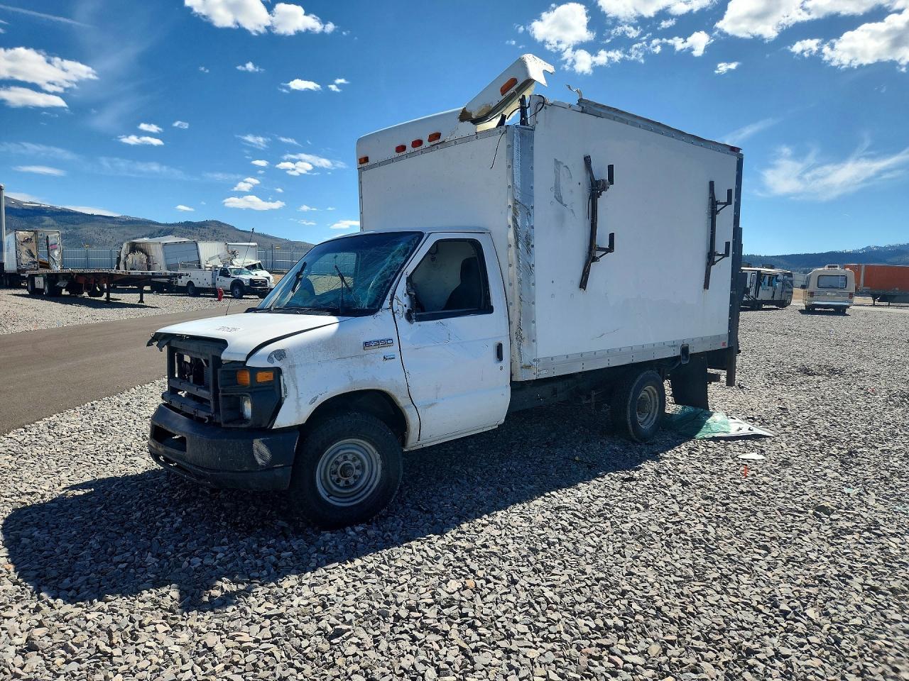 2012 Ford Econoline E350 Super Duty Cutaway Van