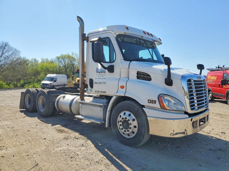 2016 Freigliner Cascadia 113