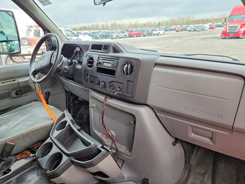 2017 Ford Econoline E450 Super Duty Cutaway van