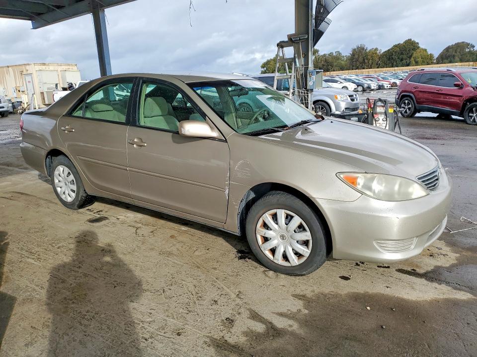 2005 Toyota Camry le
