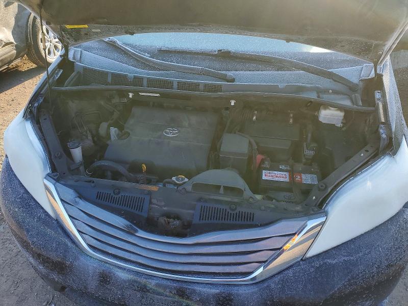2011 Toyota Sienna-v6