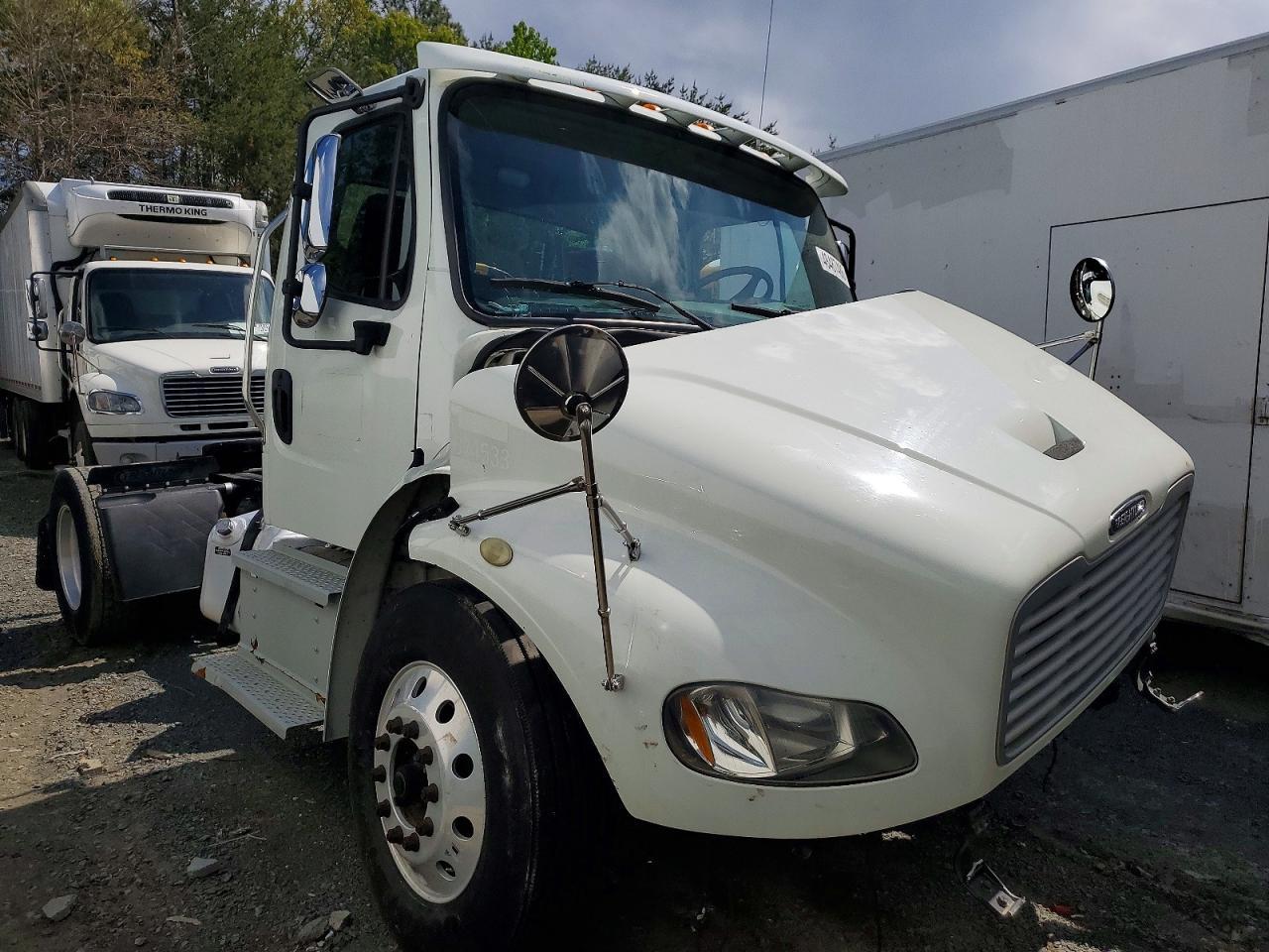 2019 Freightliner Business Class M2 Semi Truck