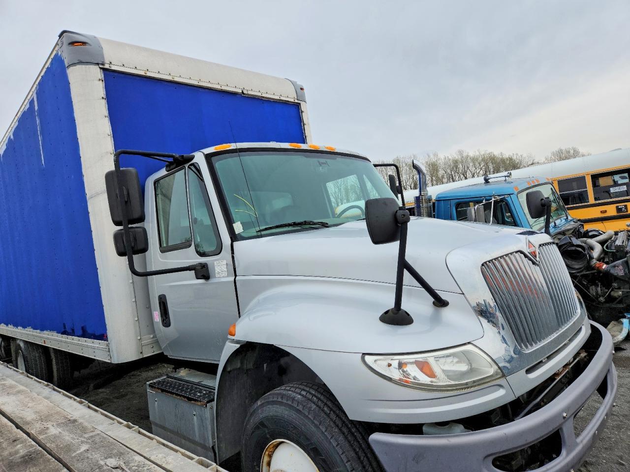 2016 International 4300 BOX Truck