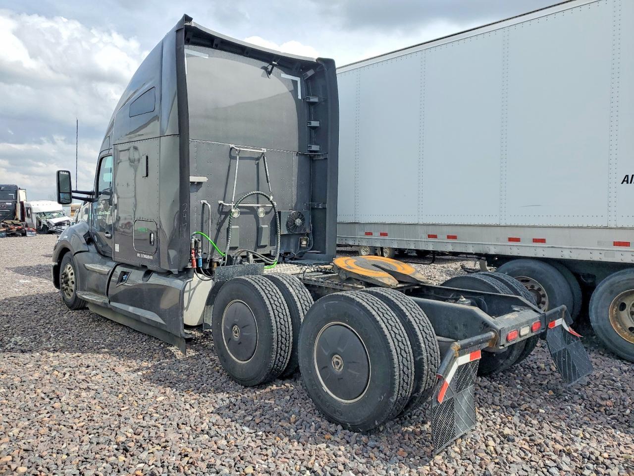 2020 Kenworth T680 Semi Truck