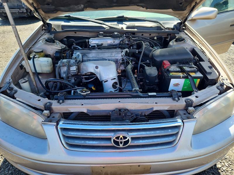 2000 Toyota Camry le