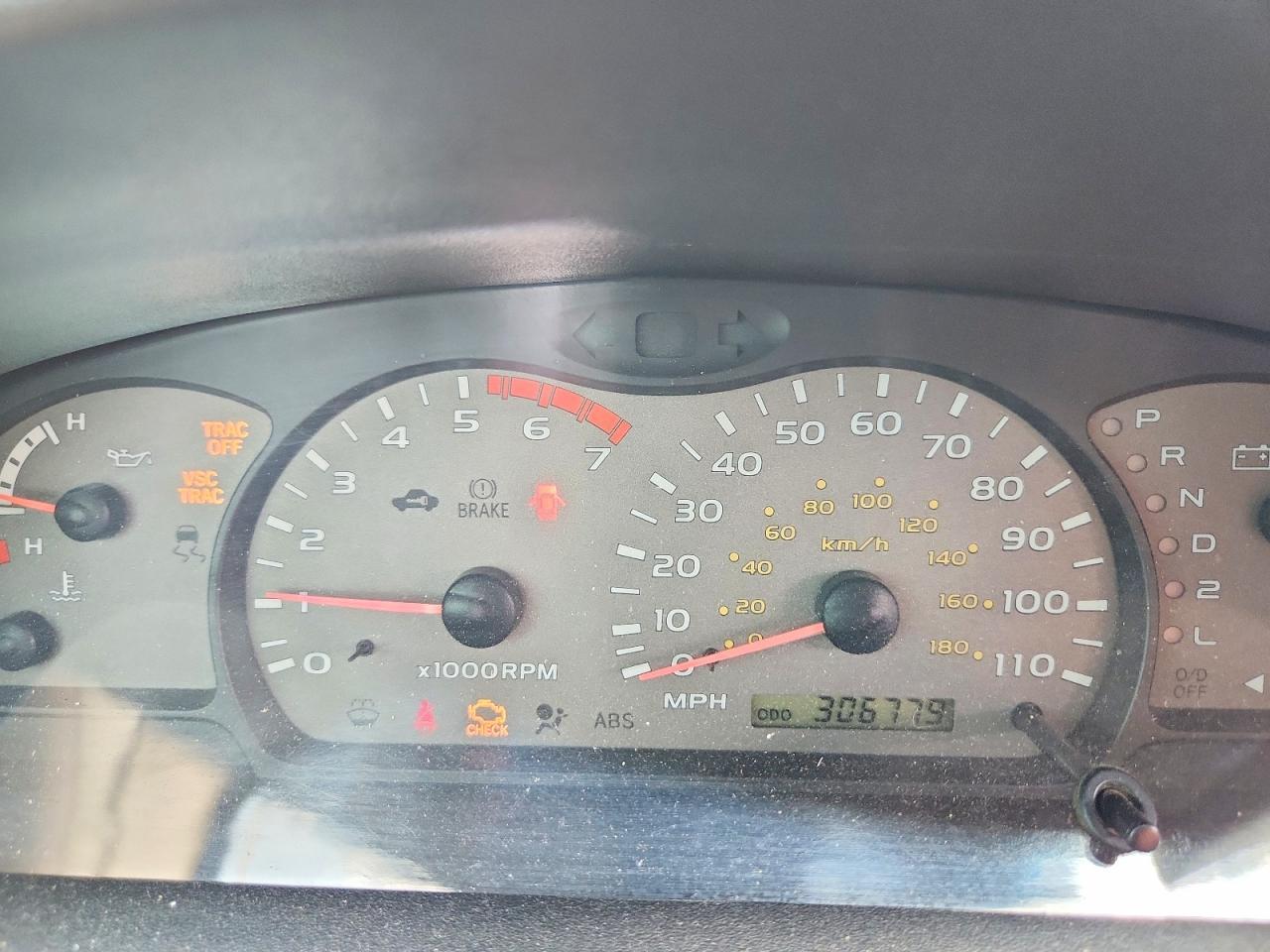 2004 Toyota Sequoia SR5