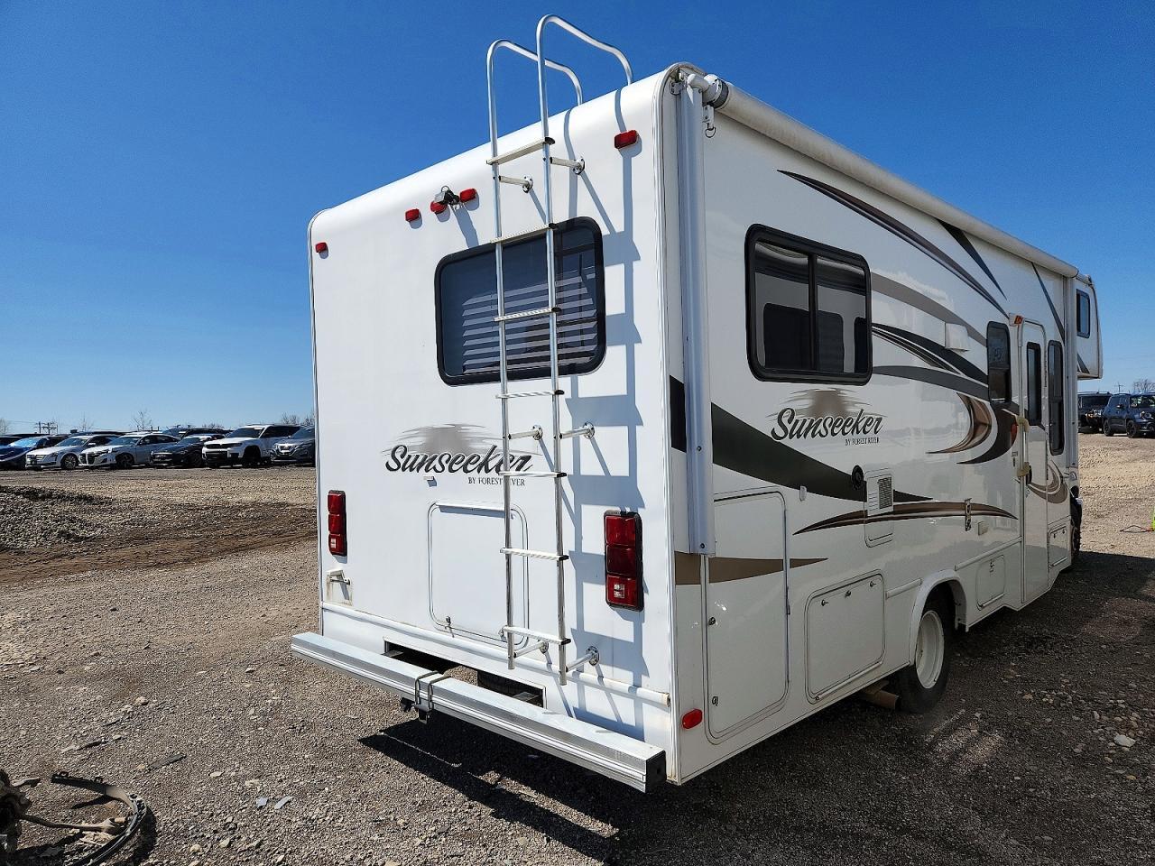 2013 Ford Econoline E450 Super Duty Cutaway Van