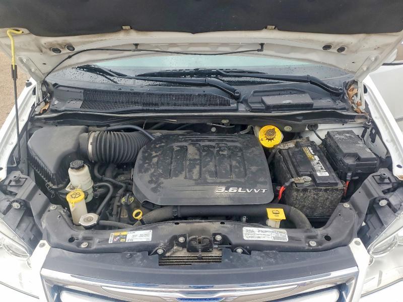 2015 Chrysler Town & Country Touring l