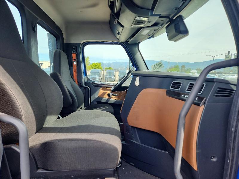 2020 Freightliner Cascadia 126 Semi Truck