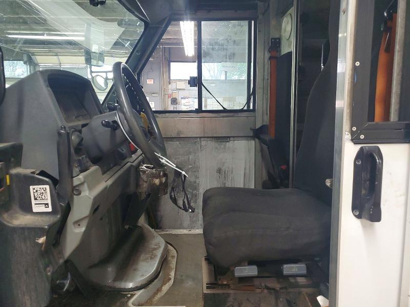 2013 Isuzu NPR